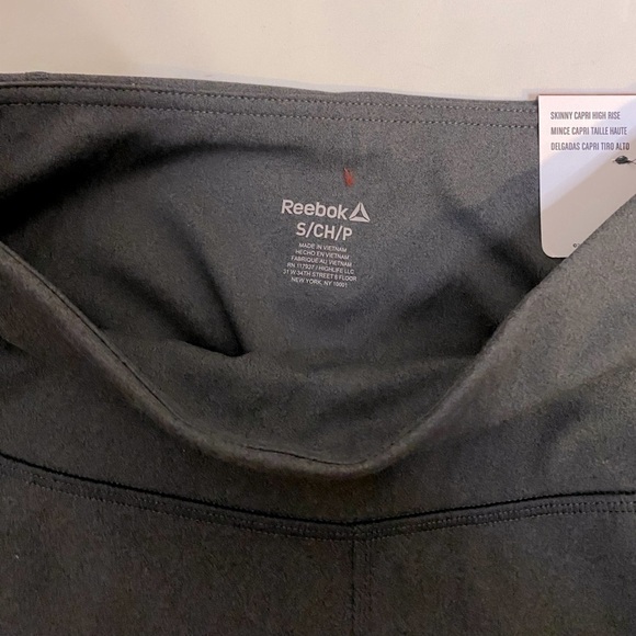 NWT Reebok Graphic High Rise Capri Performance Leggings Charcoal Gray Size Small - Picture 8 of 12